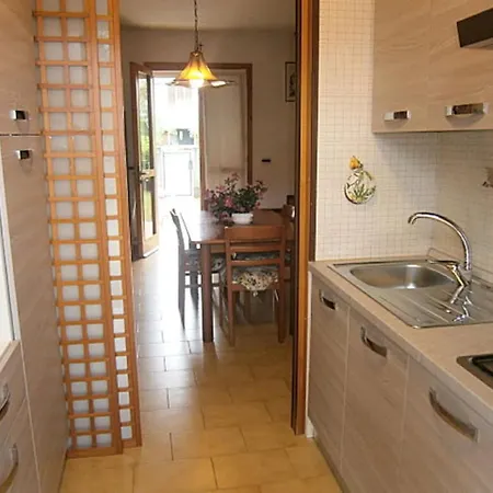 Andrea - Private Garden, 2 Bathrooms, Covered Parking Space Appartamento