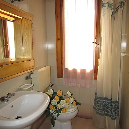 Andrea - Private Garden, 2 Bathrooms, Covered Parking Space *