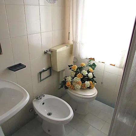 Andrea - Private Garden, 2 Bathrooms, Covered Parking Space Bibione