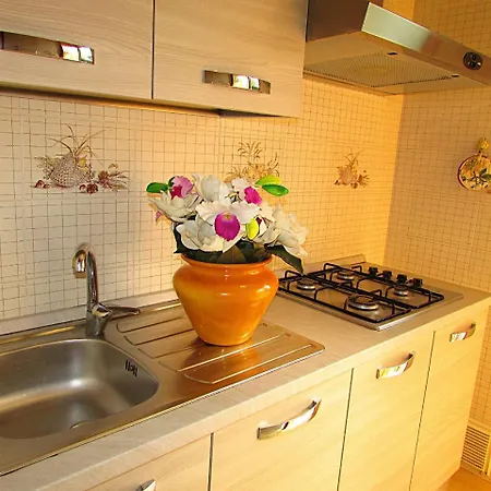 Andrea - Private Garden, 2 Bathrooms, Covered Parking Space Appartamento Bibione