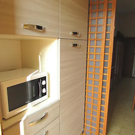 Andrea - Private Garden, 2 Bathrooms, Covered Parking Space Appartamento